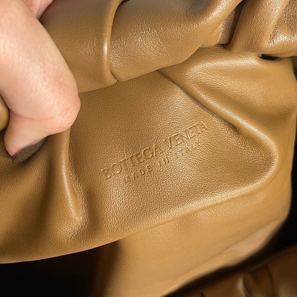 Bottega Veneta The Pouch Size Large Tan Leather Slouchy - Picture 10 of 16